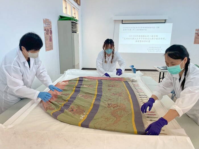 【活動】澎湖縣一般古物「瓦硐南天廟大正甲子年吳文仁與子献涼傘旗」修護成果發表會暨刺繡手作體驗圖片