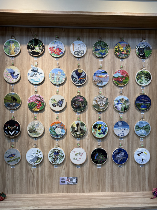 【恭賀】2025嘉義朴子刺繡文化館台灣生態之美刺繡競賽，本校共有9位學生及中心的織品修護師榮獲獎項2025/11/08圖片