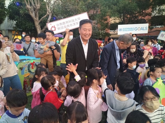 漢家幼兒園森林耶誕村點燈圖片