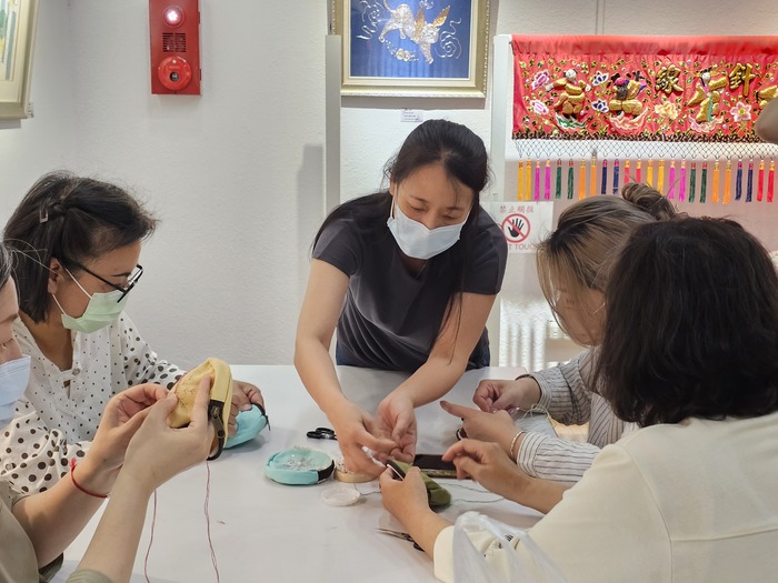 【活動】「針線之美˙藝脈相傳」刺繡藝術作品暨織品文物修護聯展—零錢包刺繡體驗-2026/04/17圖片