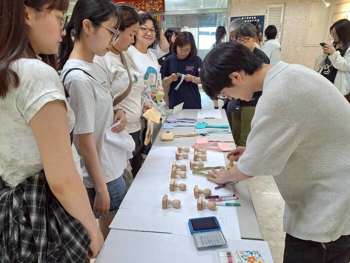 【活動】「未來針跡：生成式AI刺繡展」開幕暨刺繡體驗活動—12生肖杯套刺繡體驗-2026/06/13圖片